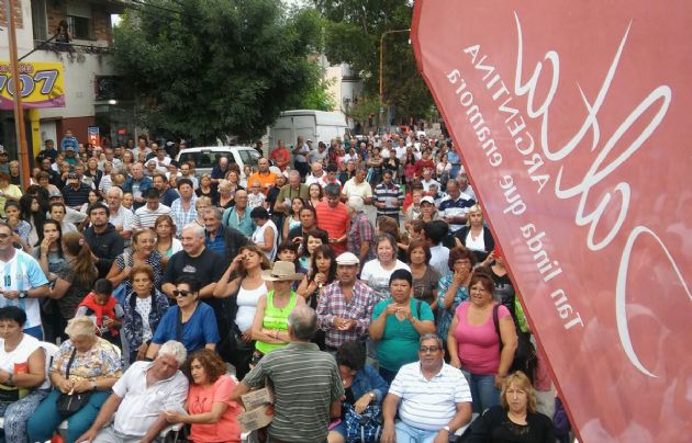 Gran marco de público asistió a la tradicional peña.