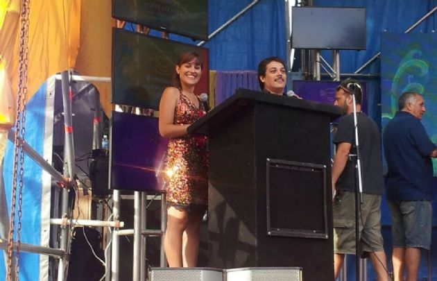Majo Garufi y Carlos Borrego condujeron los carnavales anoche.