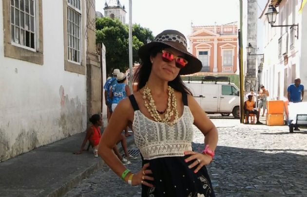 Gaby Tessio en las calles de Pelourihno.