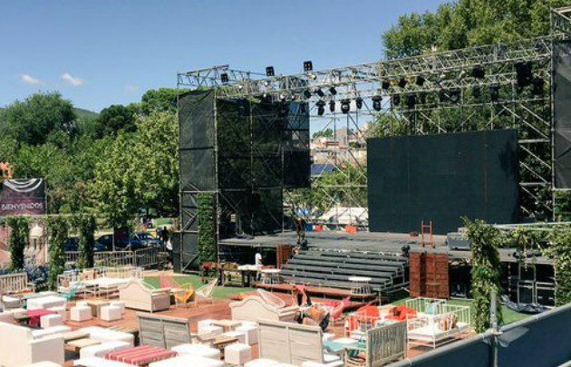 Todo listo para los Premios Carlos en los Jardines Municipales (Foto: @alebenevento)