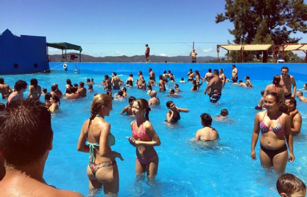 La pileta con olas de Wave Zone, uno de los grandes atractivos de Pekos.