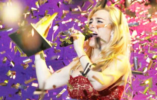 Fátima Flórez se emocionó hasta las lágrimas al recibir el Carlos de Oro.