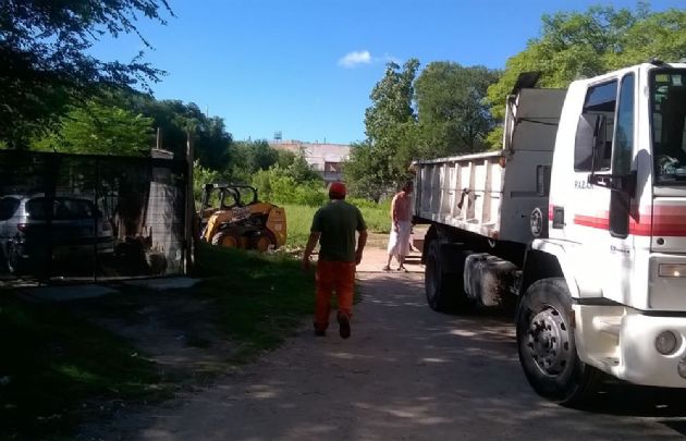 Se están haciendo tareas de descacharrado y limpieza.