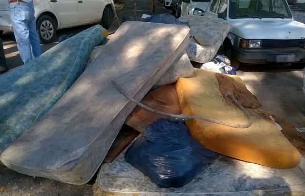 Colchones mojados tras la inundación