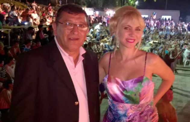 Alberto Mansilla junto a Ivana Ferruchi, conductores del festival.