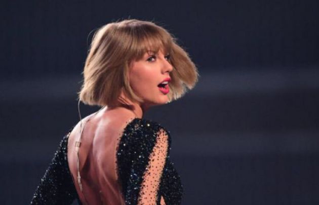  Taylor Swift abrió los Grammys 2016. (Foto: AFP)