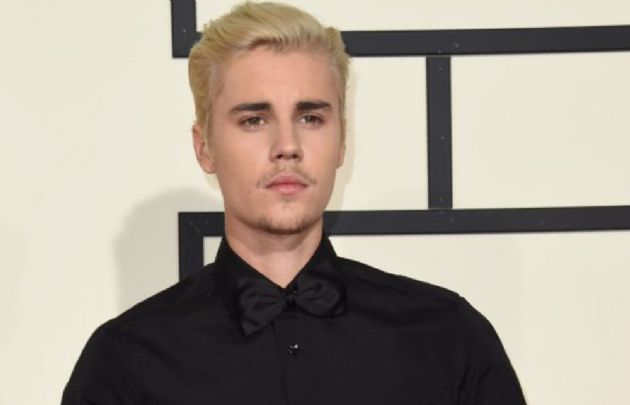 Justin Bieber en los premios Grammys 2016. (Foto: @notisbieber)