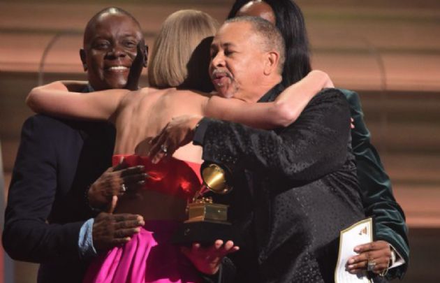 Taylor Swift se llevó el trofeo al Álbum del Año con 