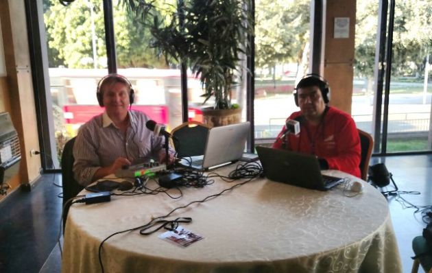Guillermo Hemmerling transmitiendo desde Viña del Mar, Chile.