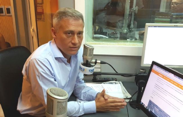 Esteban Avilés visitó los estudios de Cadena 3.