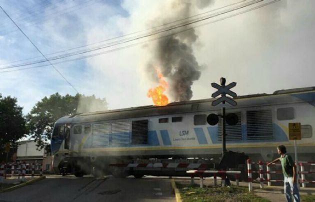 Está cortado el Bv. Juárez en Villa Devoto por el incendio.