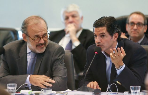 Laspina (derecha) dijo que no se puede dar marcha atrás en políticas sociales,