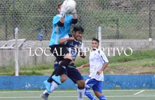 El arquero y jugador chocaron en pleno partido (Foto: gentileza de Ramón Amaya)
