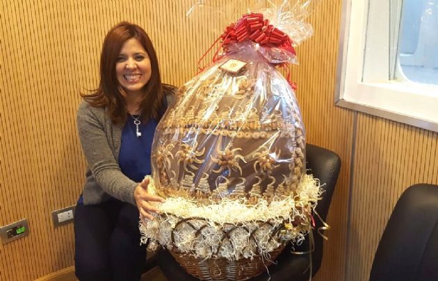 Un huevo gigante de 15 Kg gentileza de Confitería La Palma.