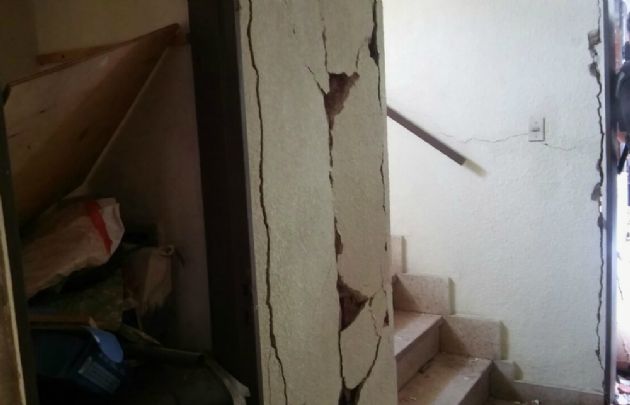 Las paredes se rasgaron y los habitantes perdieron parte de sus pertenencias. 