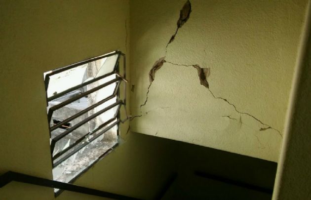 Los peritos intentan constatar qué provocó la explosión. 