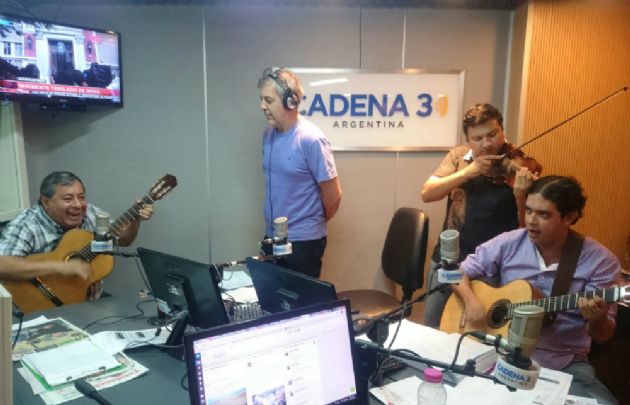 Las Voces de Orán en los estudios de Cadena 3.