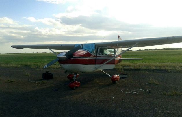 El avión es un Cessna 182, un monomotor de cuatro plazas