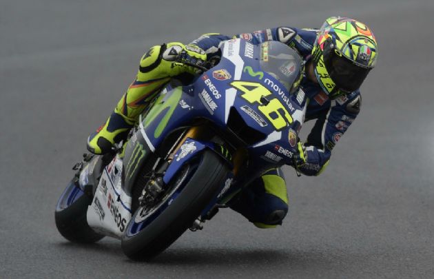 Valentino Rossi peleó la punta buena parte de la carrera, pero no le alcanzó.