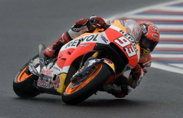 Marc Márquez revirtió el resultado del año pasado y le ganó a Valentino Rossi.