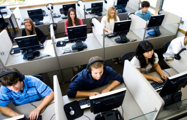 Los empleados de los call ganan la tercera parte del sueldo de los telefónicos.