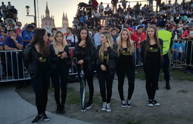 Las promotoras del Rally, en el Súper Especial. 