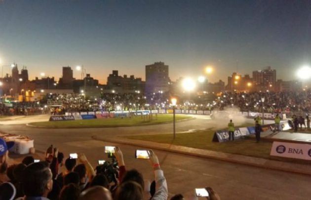 El Súper Especial en el Centro Cívico dio inicio al Rally Mundial de Argentina. 