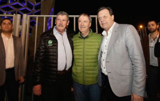 Schiaretti y Santos estuvieron en el Súper Especial en el Centro Cívico. 