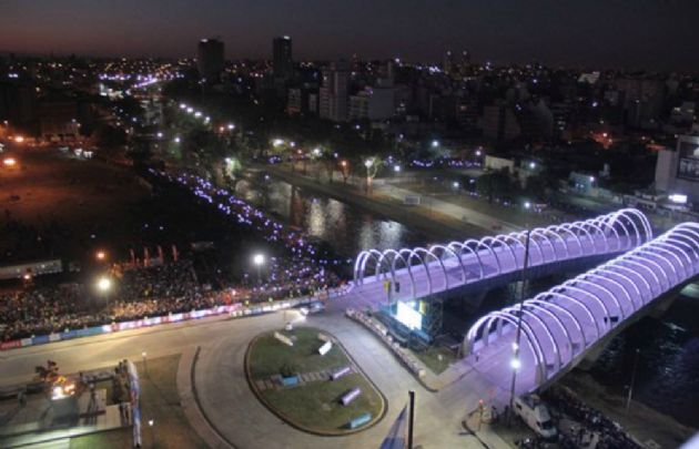 Una multitud disfrutó del Súper Especial en el Centro Cívico. 