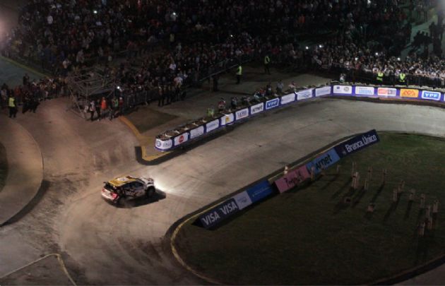 El Súper Especial en el Centro Cívico dio inicio al Rally Mundial de Argentina. 