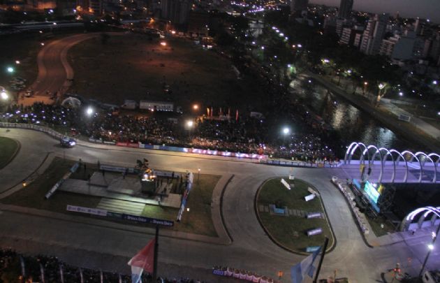 El Súper Especial en el Centro Cívico dio inicio al Rally Mundial de Argentina. 