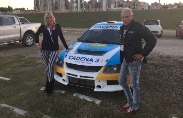 Celeste Benecchi y Sergio Spicogna con el auto cero del Rally.