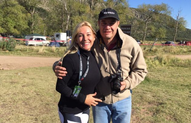 Los fanáticos del Rally con Celeste Benecchi en nuestro Auto Cero.