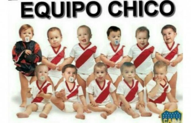 Los afiches de los hinchas de Boca.