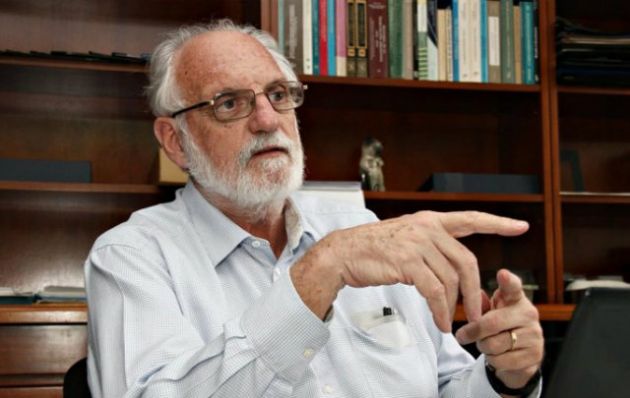 "La economía no está parada, pero sí en recesión", señaló Juan Carlos de Pablo.