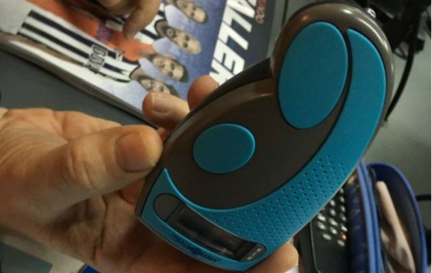 La radio portátil reporduce la imagen de la Virgen María.