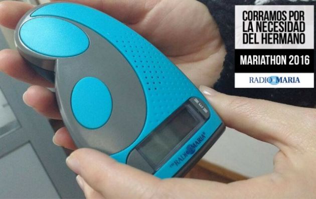 La radio portátil reporduce la imagen de la Virgen María.