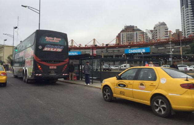 Parte de la terminal se ve desierta por el paro de interurbanos.