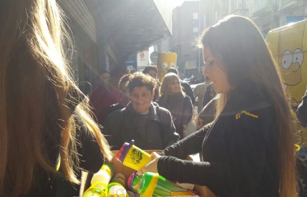 Pritty y Los Simpsons trajeron vasos y gaseosas para todos.