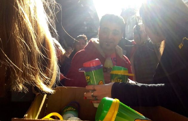 Pritty y Los Simpsons trajeron vasos y gaseosas para todos.