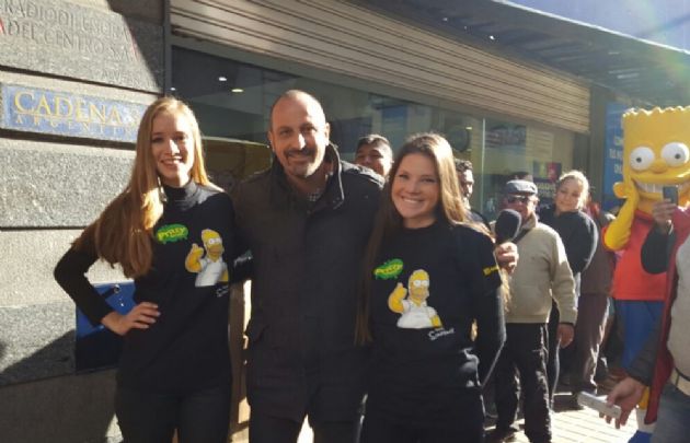 Pritty y Los Simpsons trajeron vasos y gaseosas para todos.