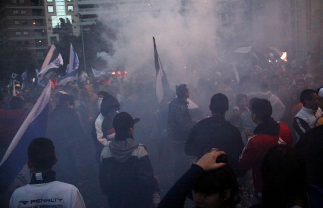 Una multitud celebró el ascenso de Talleres frente al Patio Olmos.