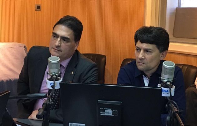 El embajador de Suiza, Hanspeter Mock, y el ingeniero Leonardo Rondi en Viva la Radio