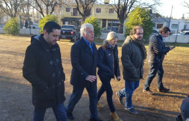 De la Sota concurrió a votar junto a su pareja, Adriana Nazario.