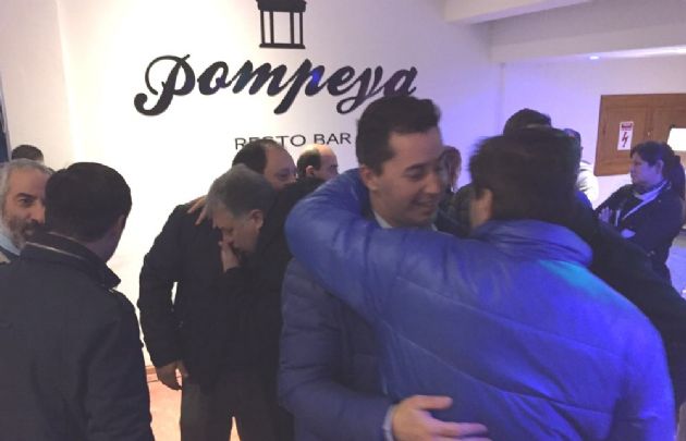 El búnker del Justicialismo presenta un ambiente festivo tras los primeros cómputos.