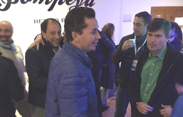 El búnker del Justicialismo presenta un ambiente festivo tras los primeros cómputos.