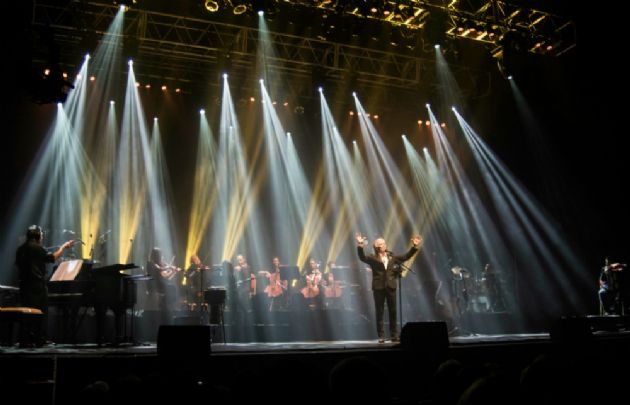 El cantante de Cruz del Eje estará acompañado por una orquesta. 