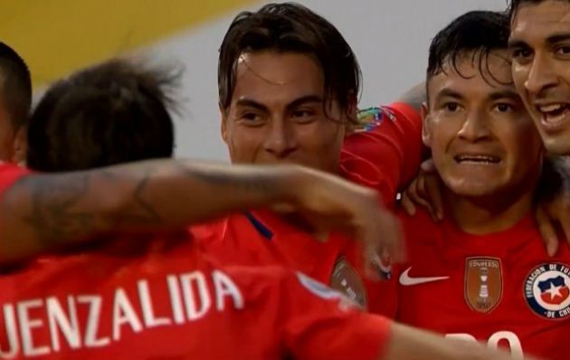 Los jugadores trasandinos festejan la victoria sobre Colombia. 