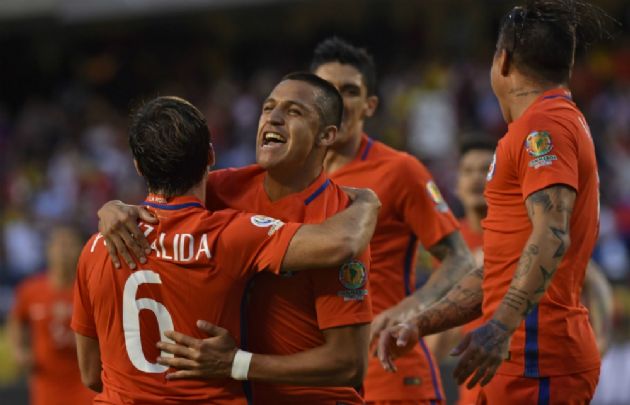 Los jugadores trasandinos celebran la victoria sobre Colombia.