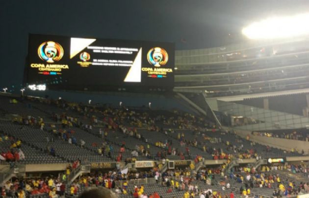 El mal tiempo demoró más de dos horas y media la reanudación de Chile-Colombia. 